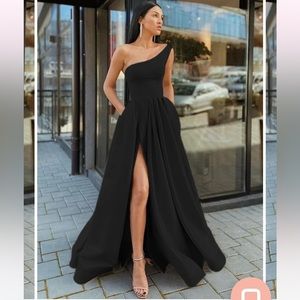 Size 4 gorgeous black ball gown